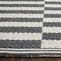 Safavieh Montauk Mtk715A Ivory / Grey Striped Area Rug