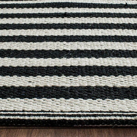 Safavieh Montauk Mtk715D Ivory/Black Rug.