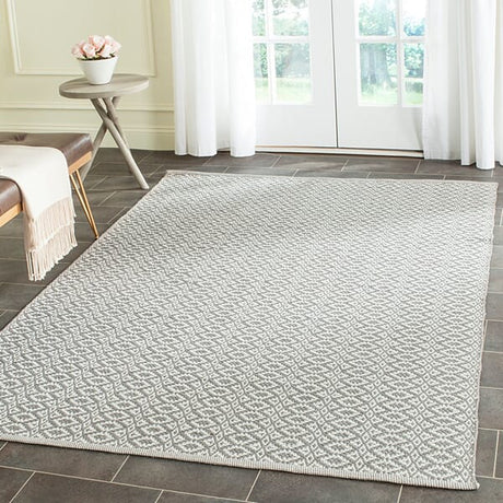 Safavieh Montauk Mtk716A Ivory / Grey Rugs.