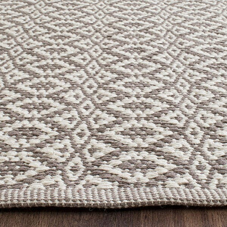 Safavieh Montauk Mtk716A Ivory / Grey Rugs.