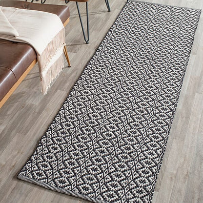 Safavieh Montauk Mtk716D Ivory / Black Geometric Area Rug