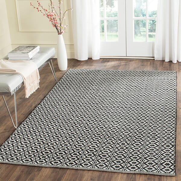 Safavieh Montauk Mtk716D Ivory / Black Rugs.