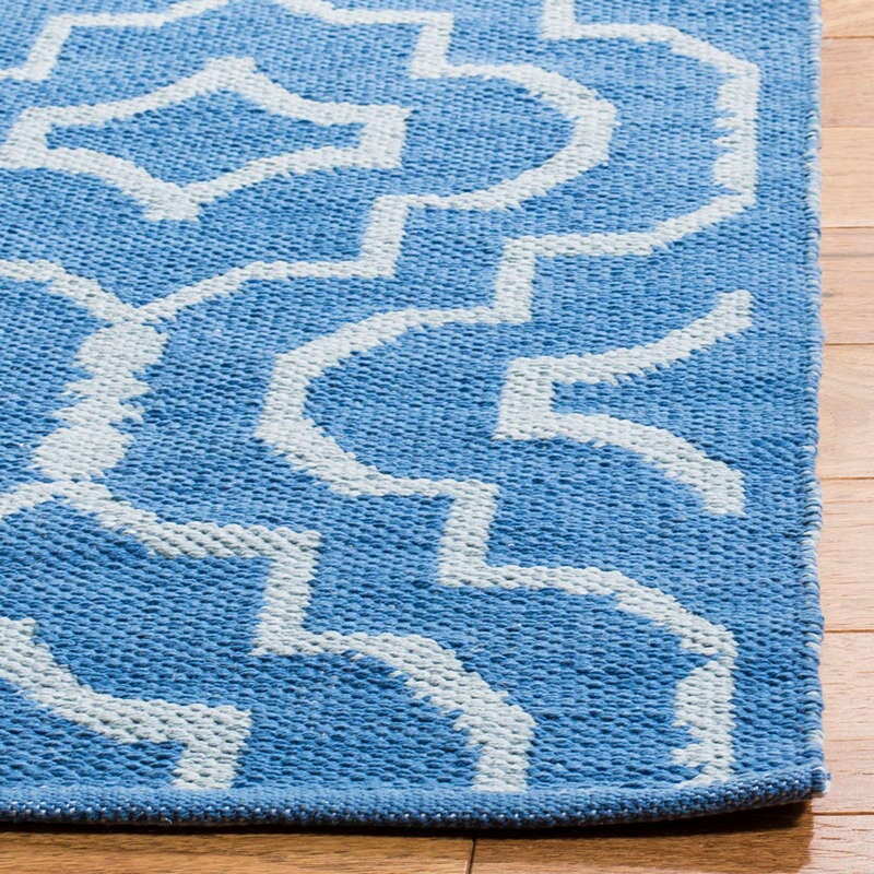 Safavieh Montauk Mtk722C Blue / Ivory Geometric Area Rug