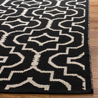 Safavieh Montauk Mtk722D Black / Ivory Geometric Area Rug