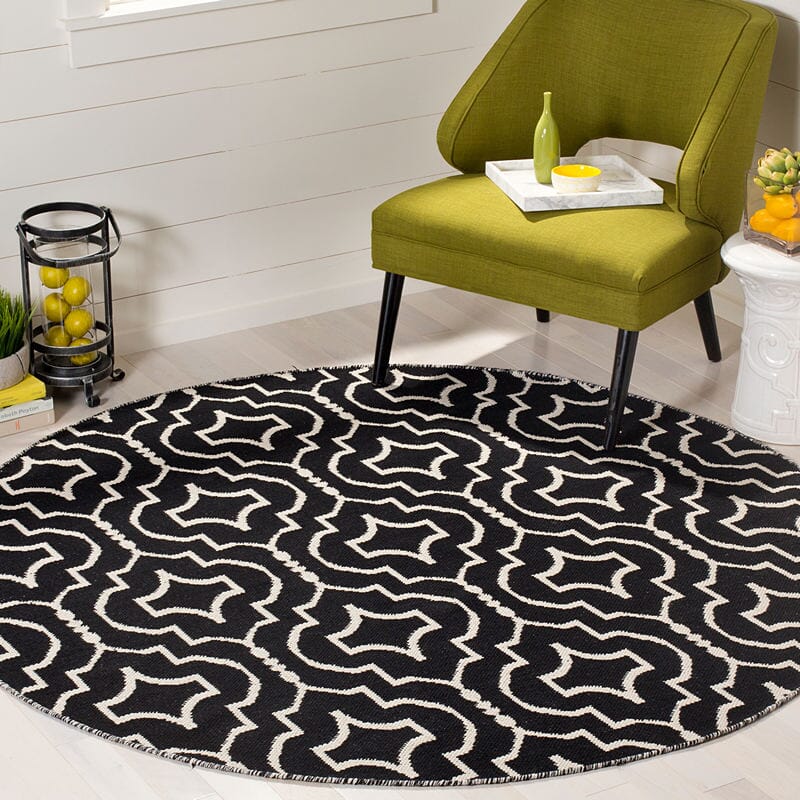 Safavieh Montauk Mtk722D Black / Ivory Geometric Area Rug