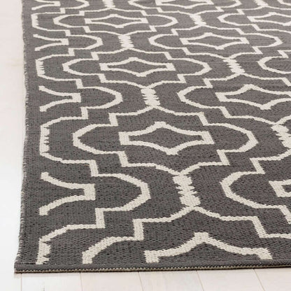 Safavieh Montauk Mtk722E Dark Grey / Ivory Geometric Area Rug