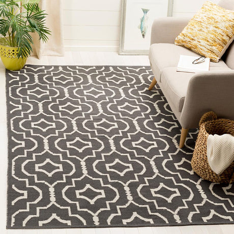 Safavieh Montauk Mtk722E Dark Grey / Ivory Rugs.