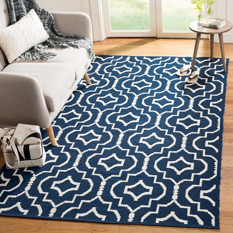 Safavieh Montauk Mtk722H Navy / Ivory Rugs.