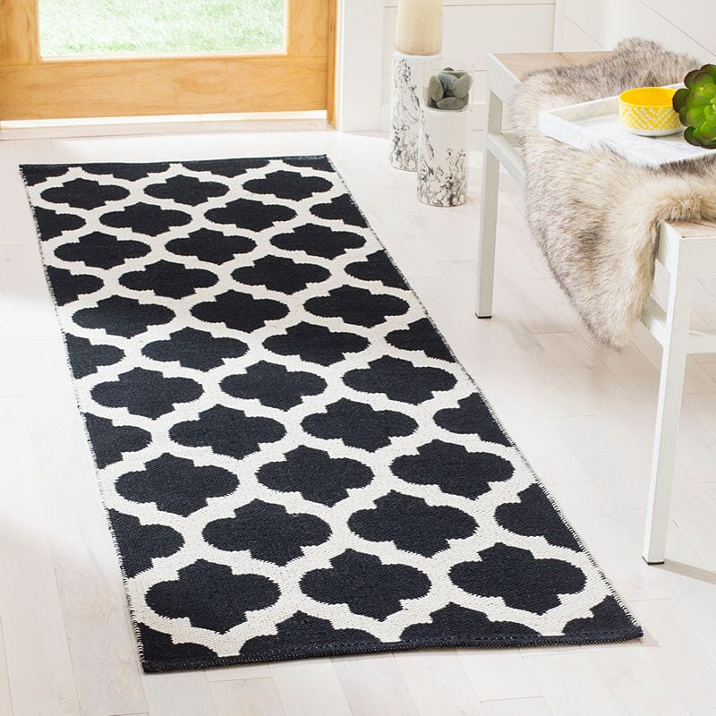 Safavieh Montauk Mtk723D Black / Ivory Geometric Area Rug