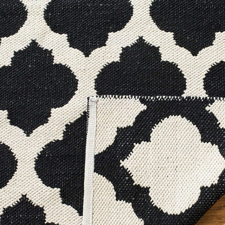 Safavieh Montauk Mtk723D Black / Ivory Rugs.