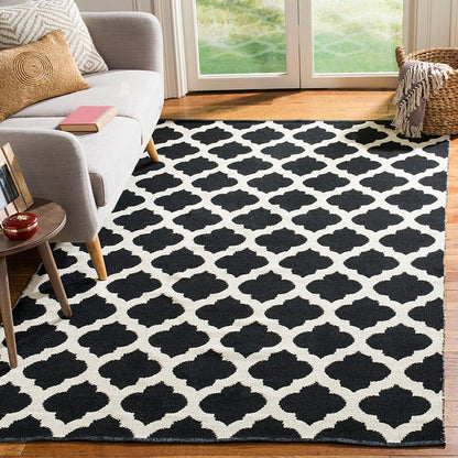 Safavieh Montauk Mtk723D Black / Ivory Geometric Area Rug