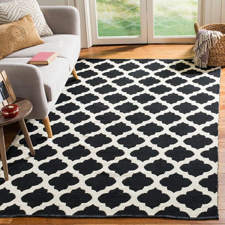 Safavieh Montauk Mtk723D Black / Ivory Rugs.