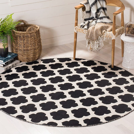 Safavieh Montauk Mtk723D Black / Ivory Rugs.