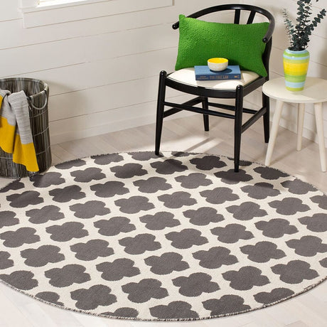 Safavieh Montauk Mtk723E Dark Grey / Ivory Rugs.