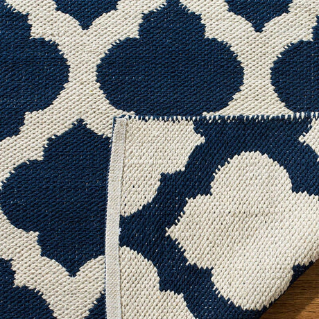 Safavieh Montauk Mtk723H Navy / Ivory Rugs.