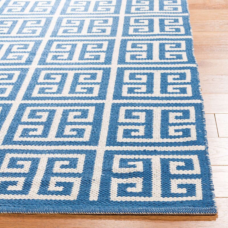 Safavieh Montauk Mtk724C Blue / Ivory Geometric Area Rug