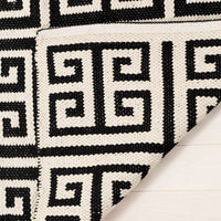 Safavieh Montauk Mtk724D Black / Ivory Geometric Area Rug