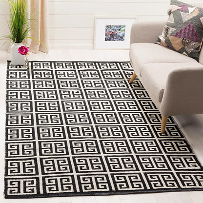 Safavieh Montauk Mtk724D Black / Ivory Geometric Area Rug