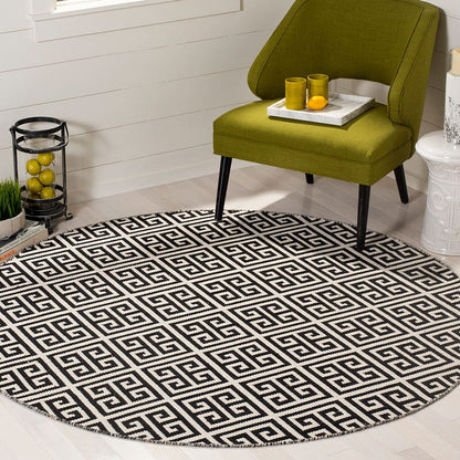 Safavieh Montauk Mtk724D Black / Ivory Geometric Area Rug