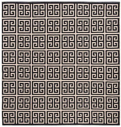 Safavieh Montauk Mtk724D Black / Ivory Geometric Area Rug