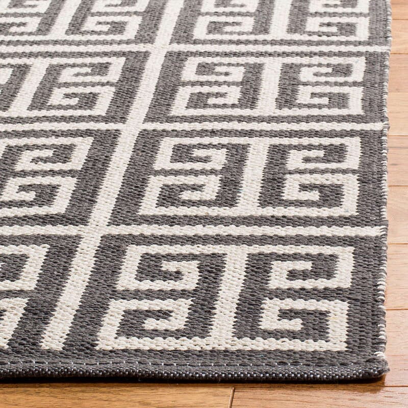 Safavieh Montauk Mtk724E Dark Grey / Ivory Geometric Area Rug