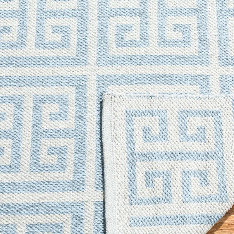 Safavieh Montauk Mtk724K Light Blue / Ivory Geometric Area Rug