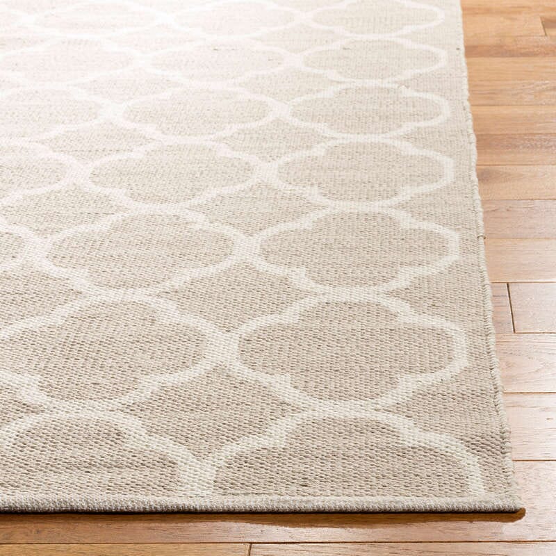 Safavieh Montauk Mtk725A Grey / Ivory Geometric Area Rug