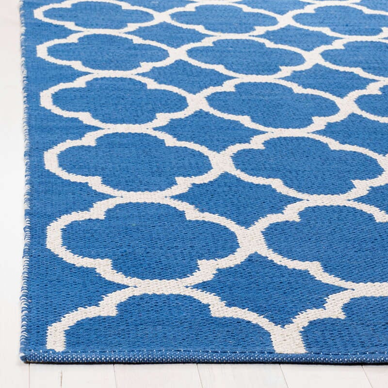 Safavieh Montauk Mtk725C Blue / Ivory Geometric Area Rug