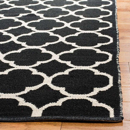 Safavieh Montauk Mtk725D Black / Ivory Geometric Area Rug