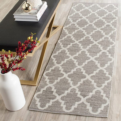 Safavieh Montauk Mtk810A Grey / Ivory Geometric Area Rug