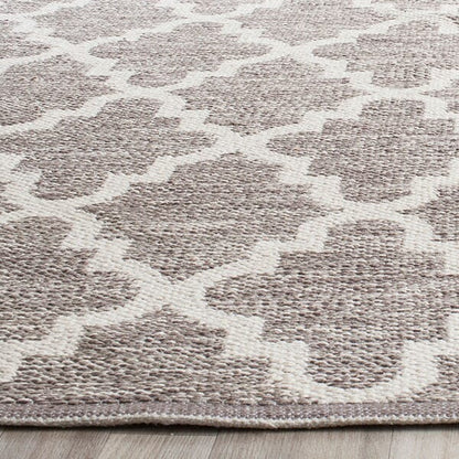 Safavieh Montauk Mtk810A Grey / Ivory Geometric Area Rug