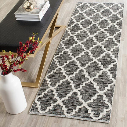 Safavieh Montauk Mtk810D Black / Ivory Geometric Area Rug