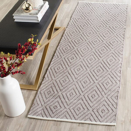 Safavieh Montauk Mtk811A Grey / Ivory Rugs.