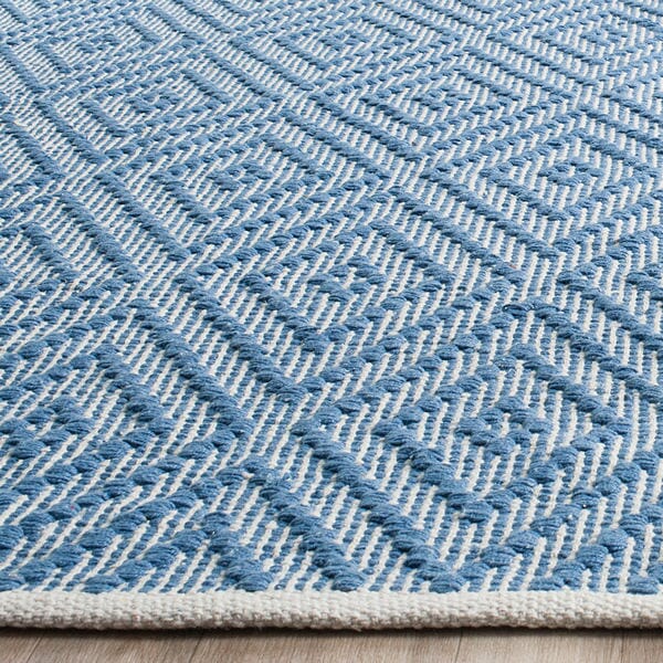 Safavieh Montauk Mtk811B Blue / Ivory Geometric Area Rug