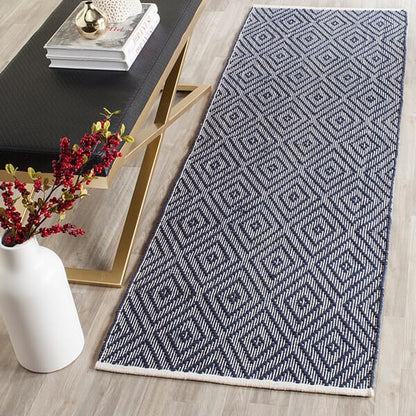 Safavieh Montauk Mtk811C Navy / Ivory Geometric Area Rug