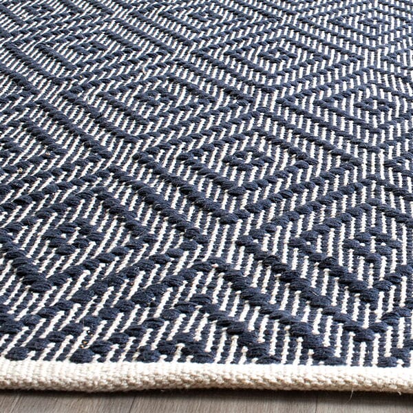 Safavieh Montauk Mtk811C Navy / Ivory Geometric Area Rug