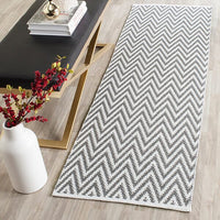 Safavieh Montauk Mtk812A Grey / Ivory Chevron Area Rug