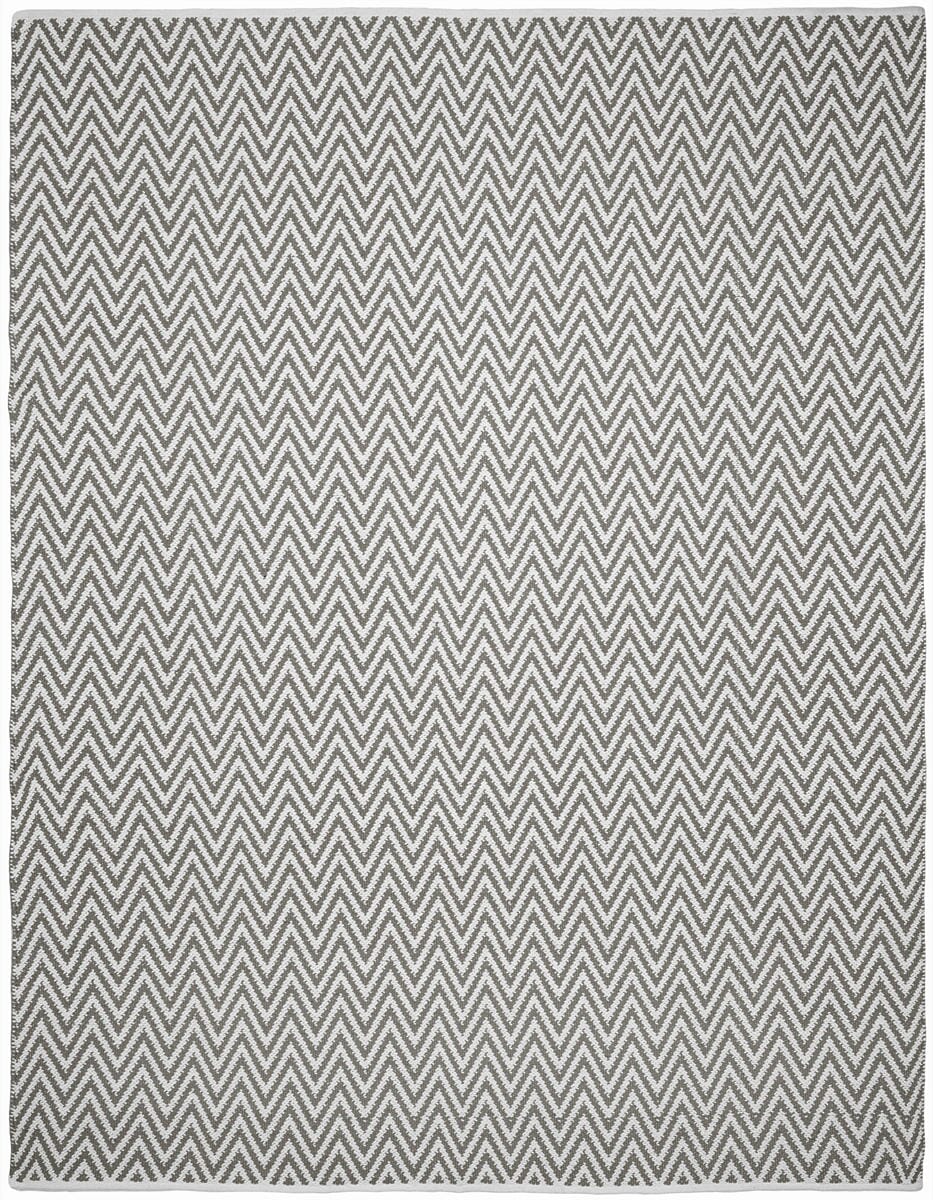 Safavieh Montauk Mtk812A Grey / Ivory Chevron Area Rug