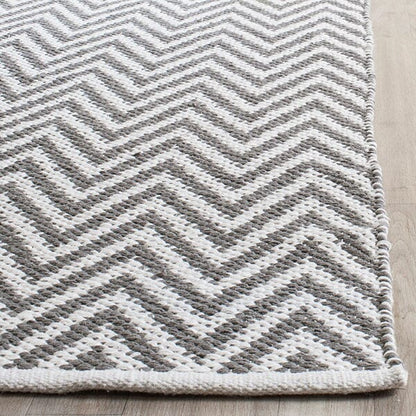 Safavieh Montauk Mtk812A Grey / Ivory Chevron Area Rug