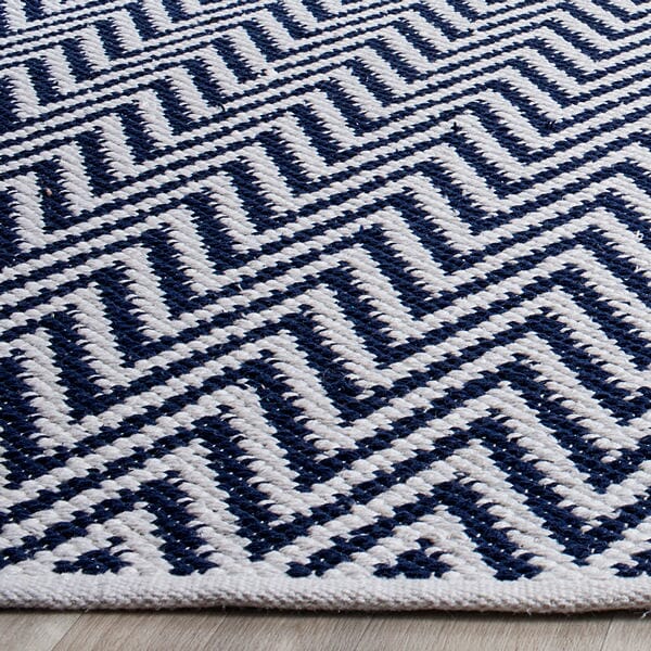 Safavieh Montauk Mtk812C Navy / Ivory Rugs.