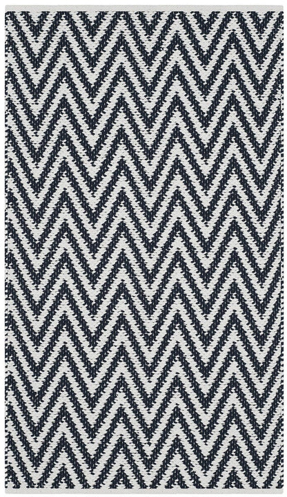 Safavieh Montauk Mtk812D Black / Ivory Chevron Area Rug