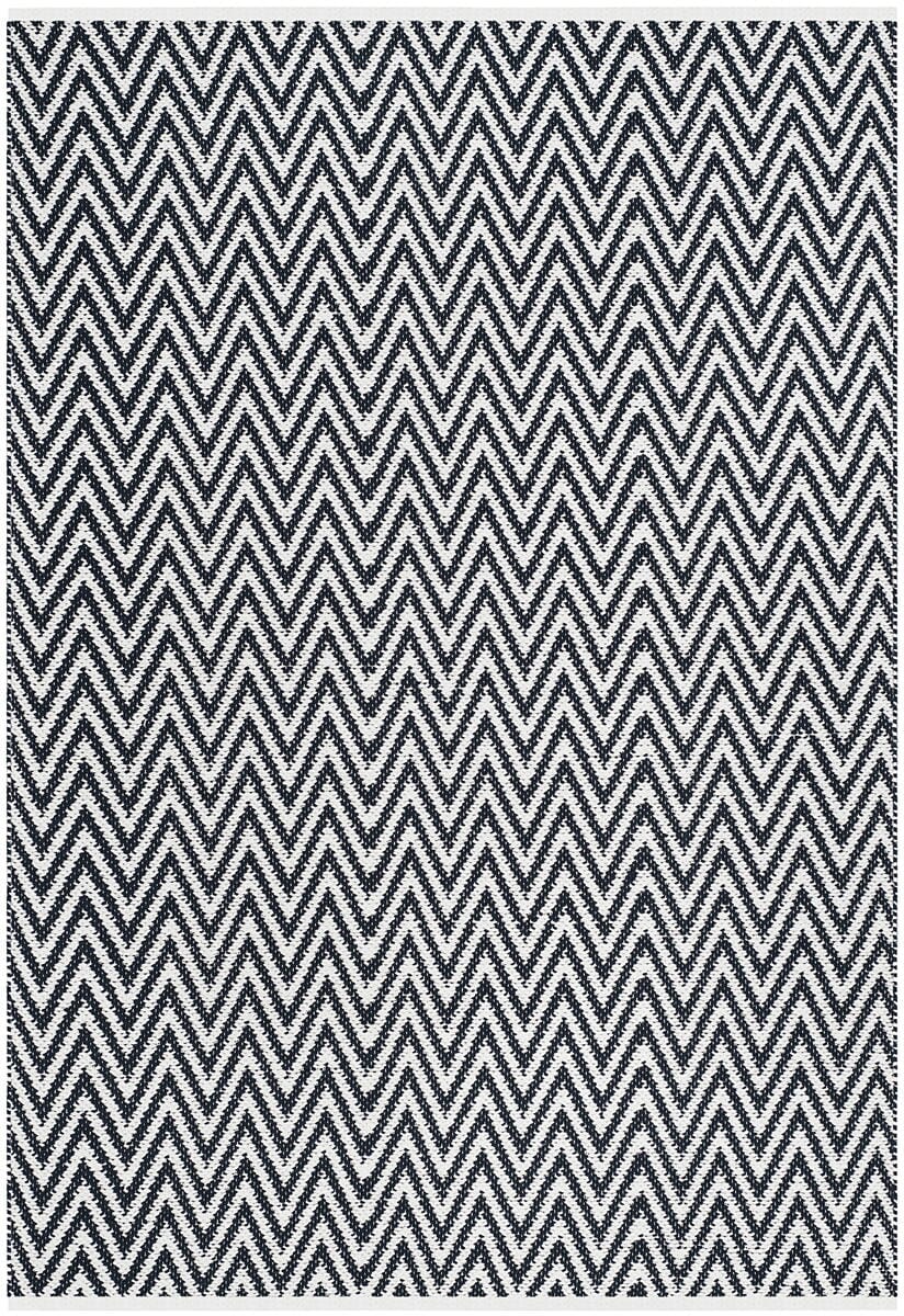 Safavieh Montauk Mtk812D Black / Ivory Chevron Area Rug