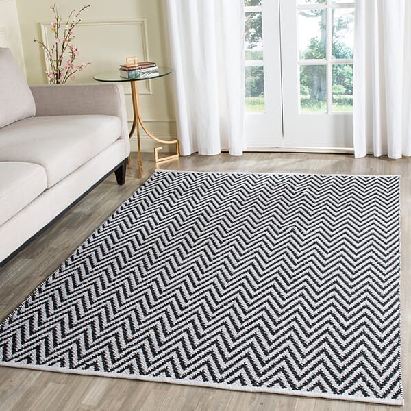 Safavieh Montauk Mtk812D Black / Ivory Chevron Area Rug