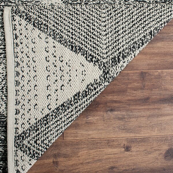 Safavieh Montauk Mtk822D Black Geometric Area Rug