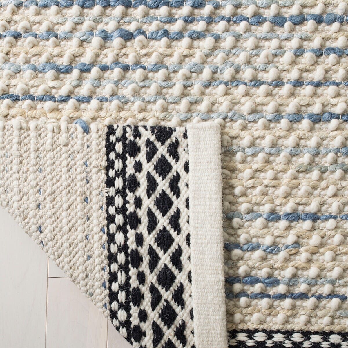 Safavieh Natura Nat106Z Black / Ivory Rugs.