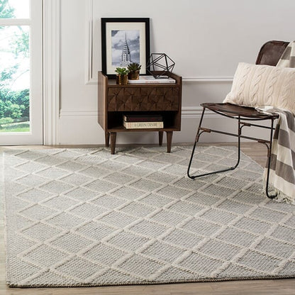 Safavieh Natura Nat310B Silver / Ivory Geometric Area Rug