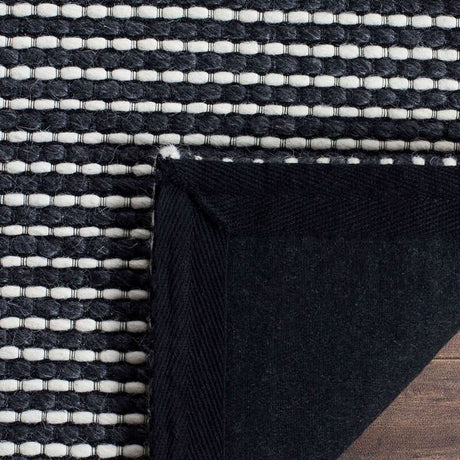 Safavieh Natura Nat801E Ivory / Black Rugs.