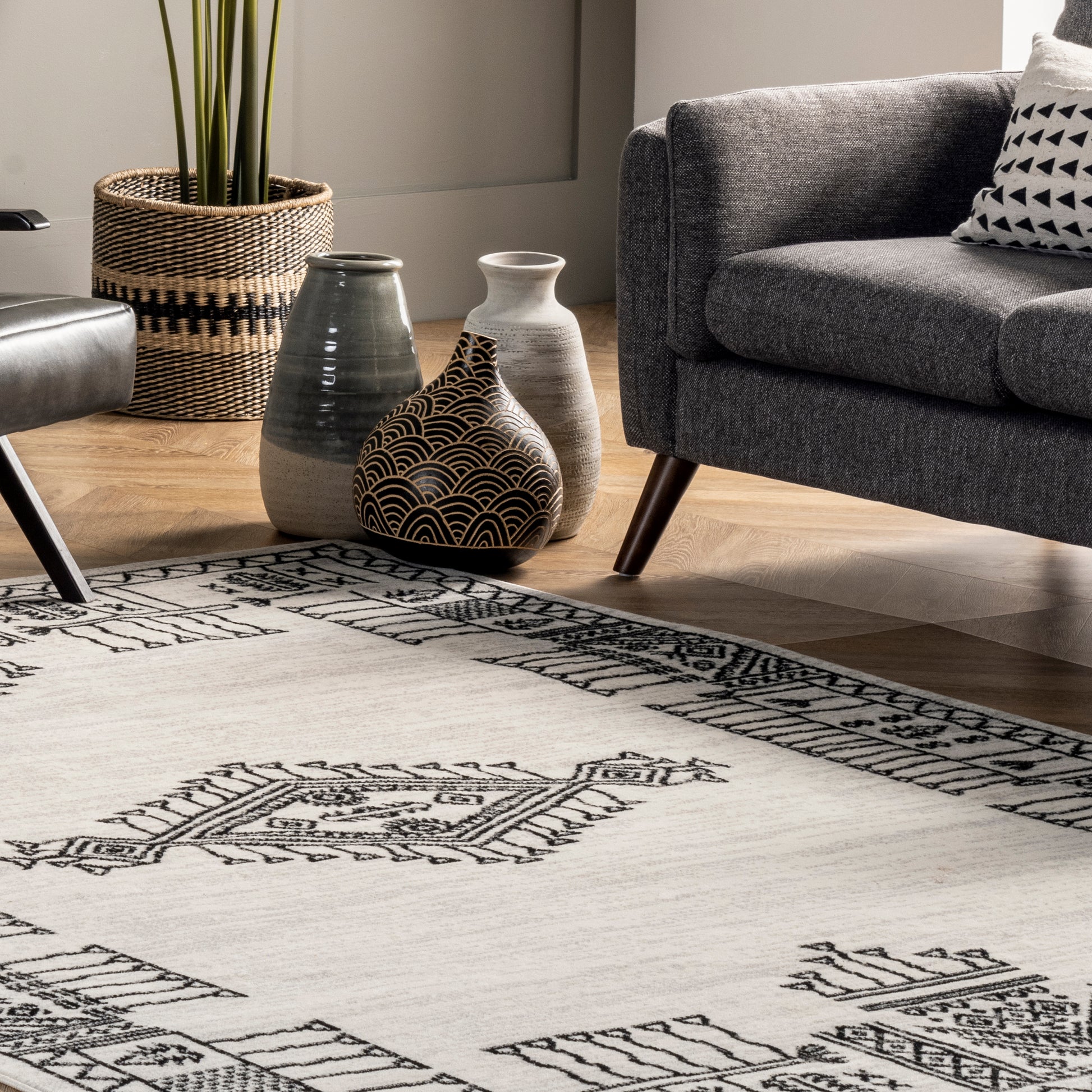 Nuloom Carey Global Inspired Motif Nca1726A Beige Area Rug