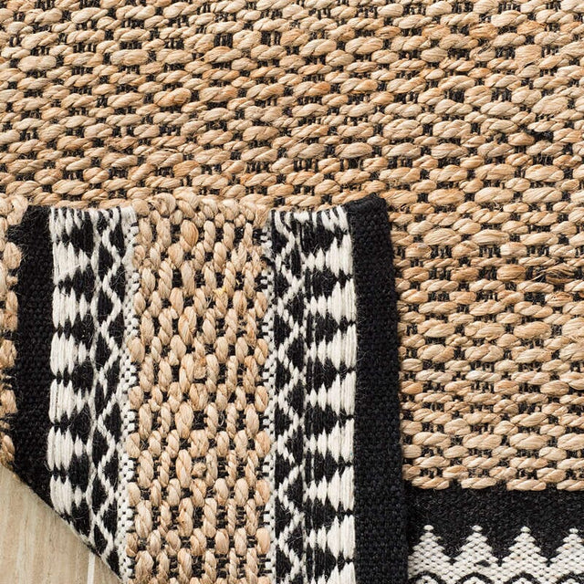 Safavieh Natural Fiber Nf874B Natural / Black Rugs.