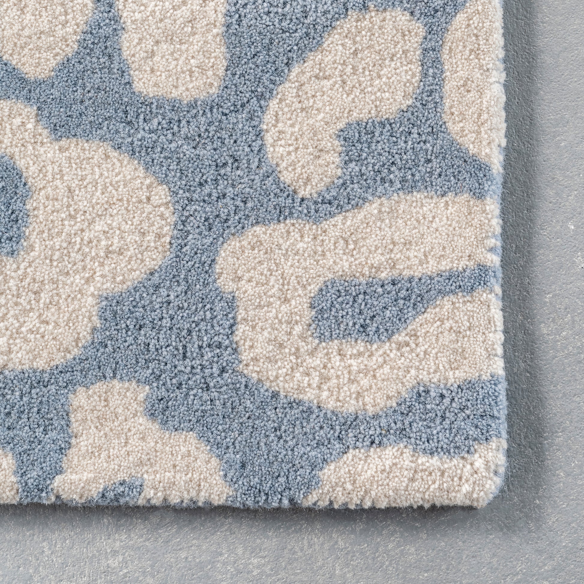 Nuloom Rorie Leopard Print Nro2683B Light Blue Area Rug